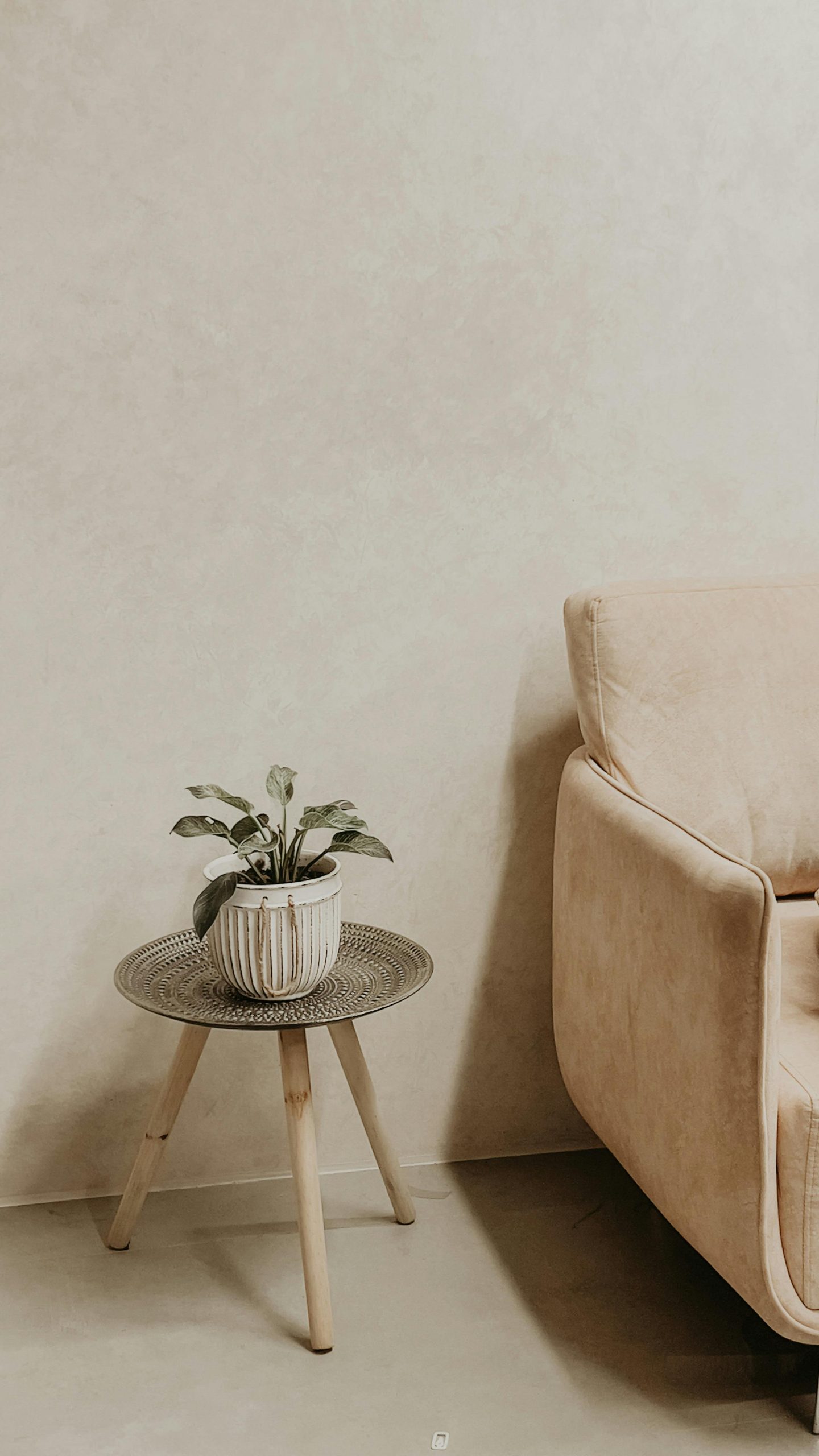 Astuces aménagement petit salon canapé d'angle