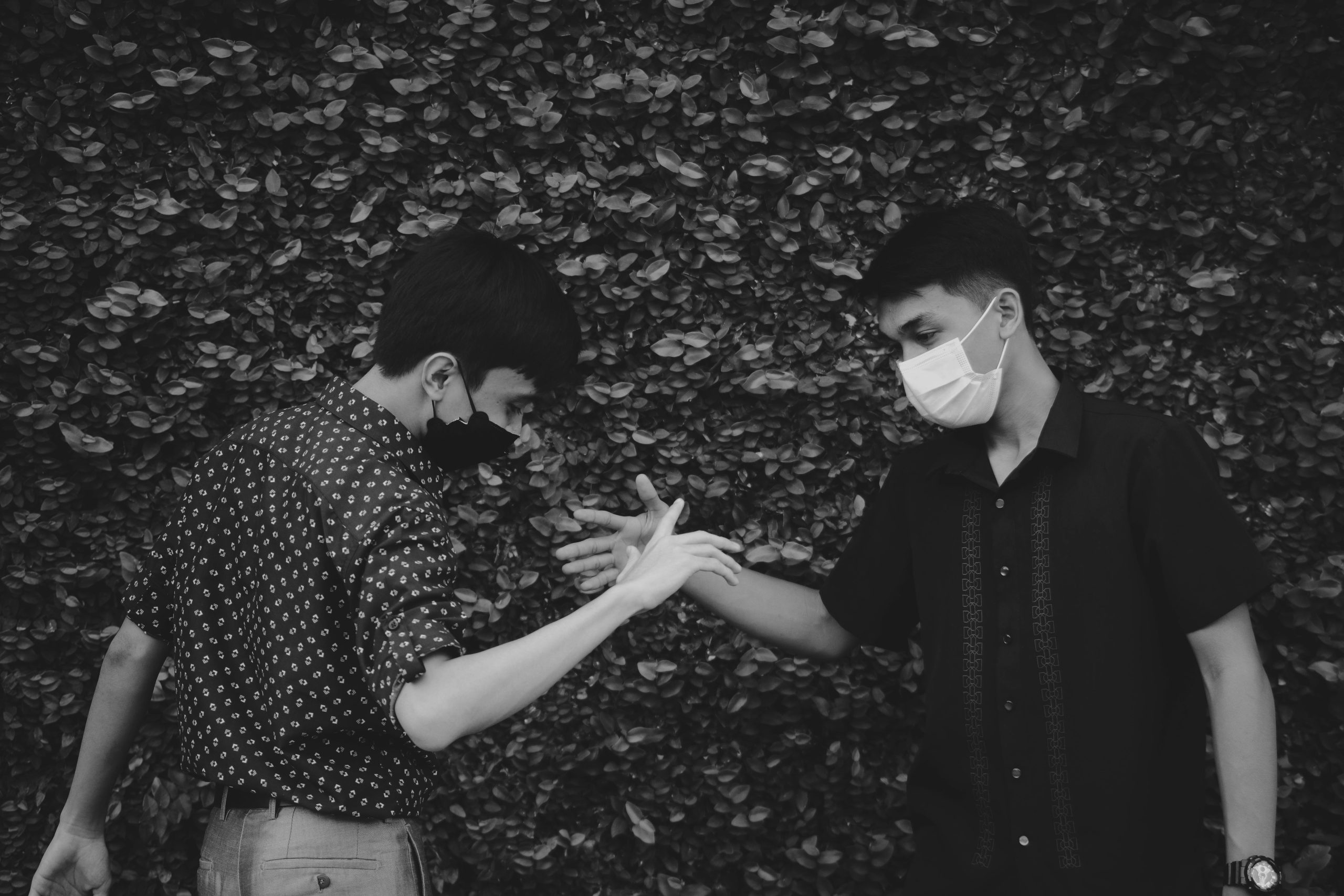 Boutons blancs épilation visage causes et solutions