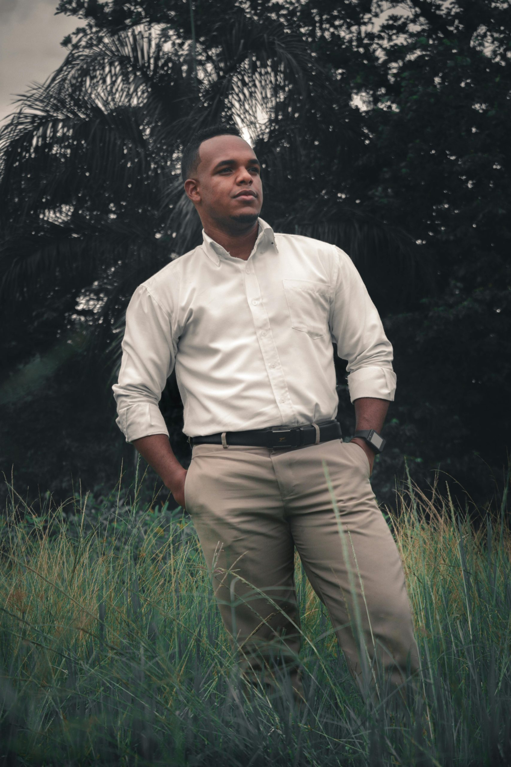 Jérémy Ferrari sur scène avec sa présence imposante